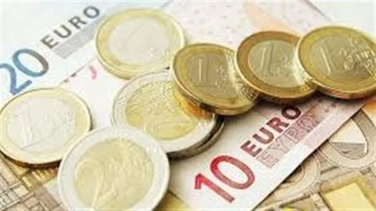 سعر اليورو يتجاوز حاجز 61 جنيهاً بعد ارتفاعه في 13 بنكاً مصرياً